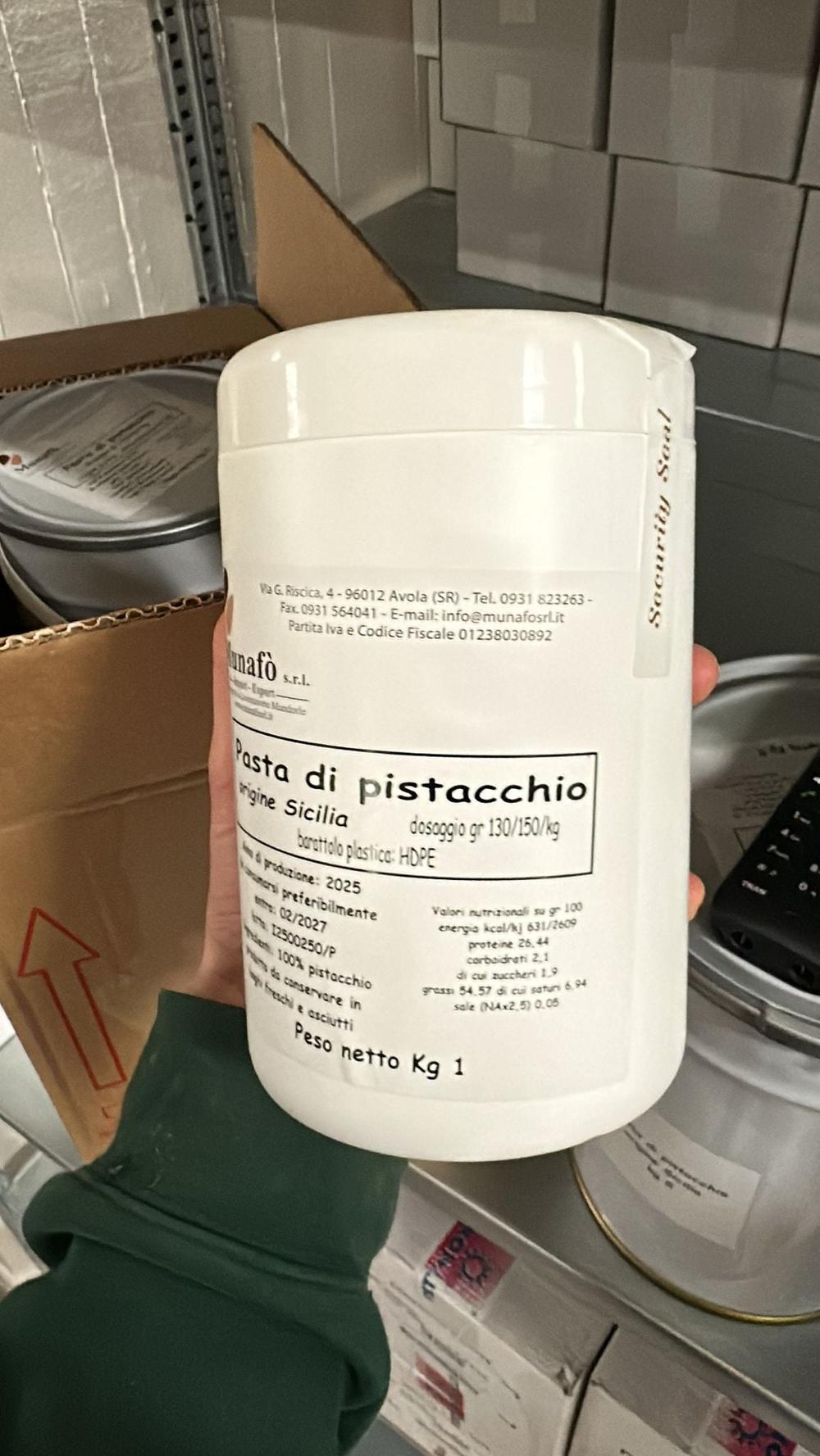 Pasta di pistacchio Sicilia SuperPremium Munafò di SaporePuro, vasetto da 1kg con pistacchi verdi e crema liscia.